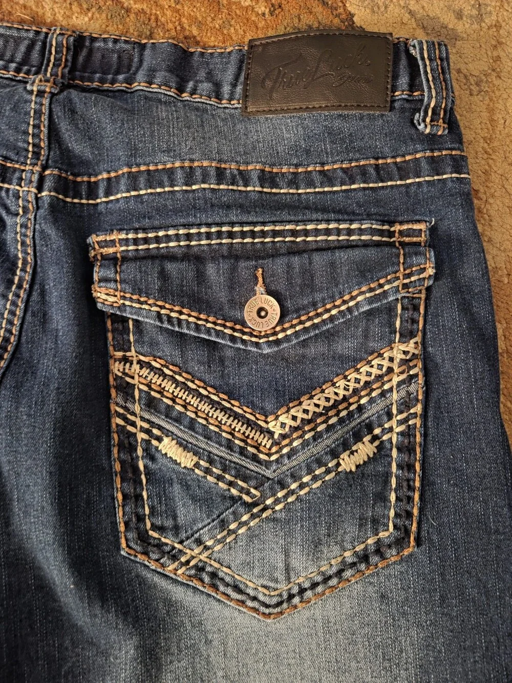 True Luck Men's Jeans Stretch Medium Wash Size 34x30 Embroidered Bootcut EUC